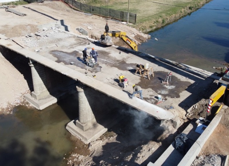 Calzada de 13 metros de ancho.