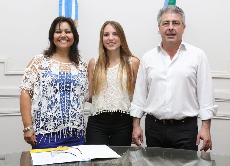 Malena Fernández Bettelli, flanqueada por Demilta y Martínez.