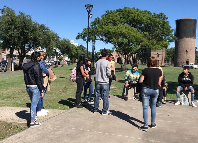 Las escuelas son acompañadas por el profesor Mauro Ganem.