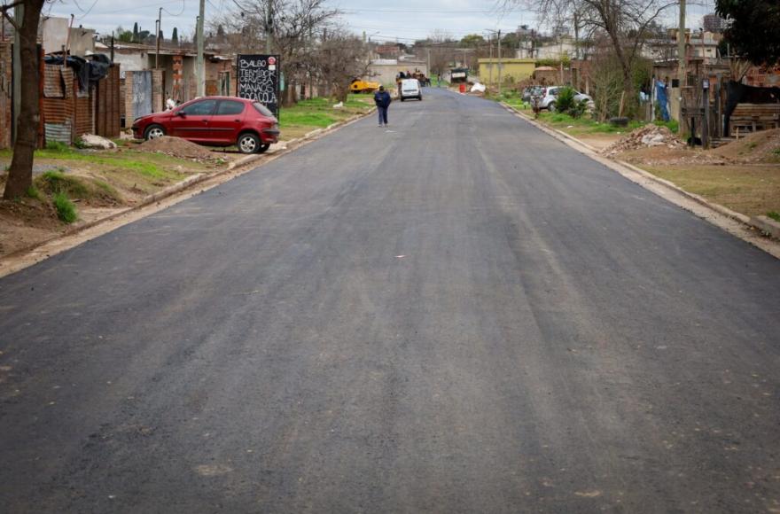 Más pavimento para el Barrio Acevedo
