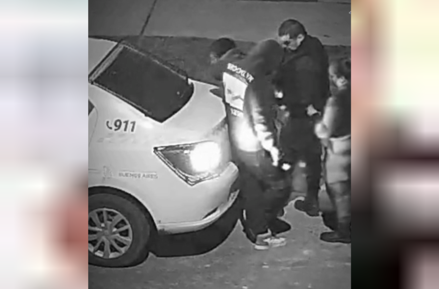 Las cámaras detectaron a un hombre en el techo de una vivienda y terminó detenido