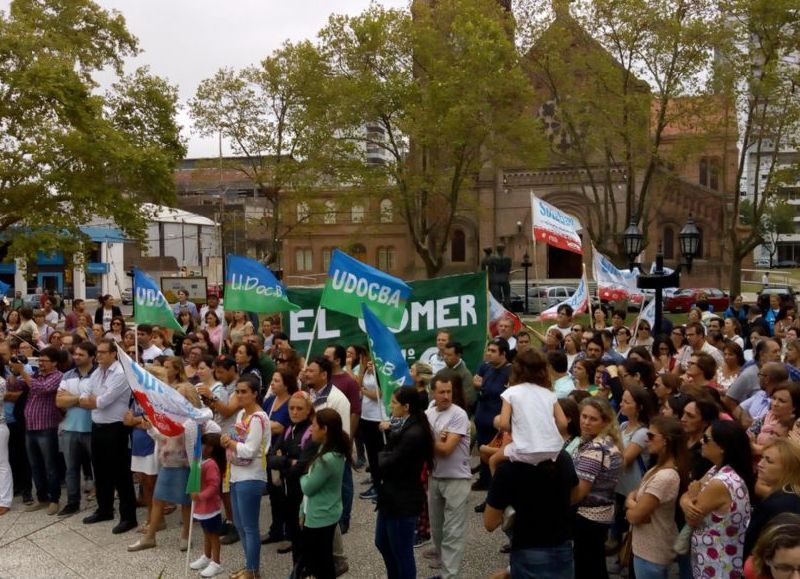 En pie de lucha.