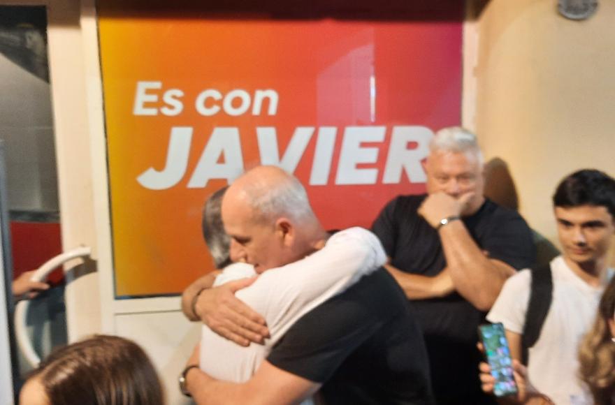 Festejos en el bunker oficialista.
