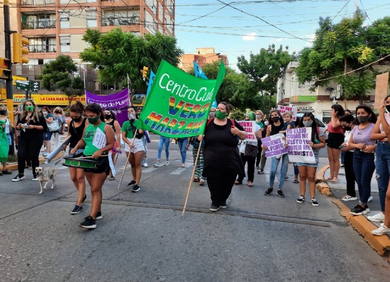 Las columnas convergieron en el Puente de la Mujer.