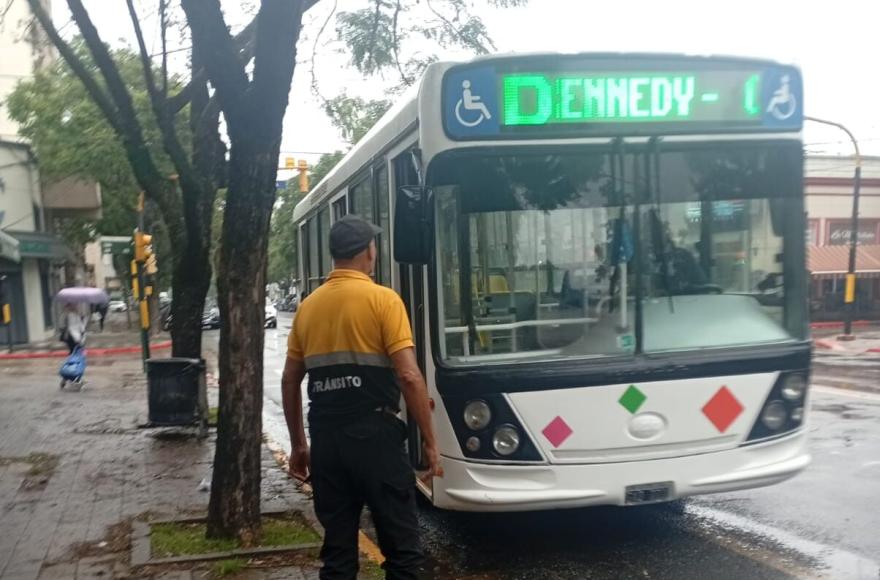 Refuerzan controles sobre el uso del celular al volante para prevenir siniestros viales