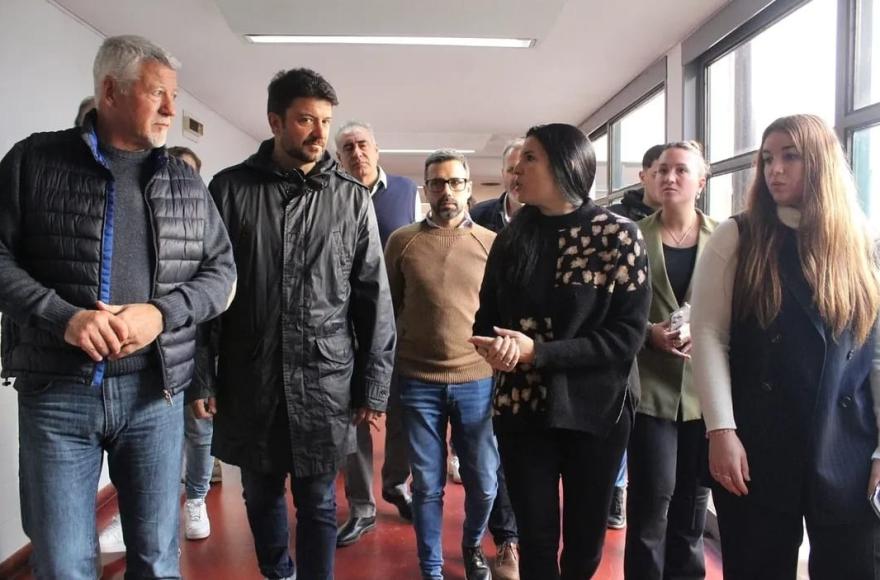 La viceministra de Salud bonaerense entregó equipamiento en el hospital