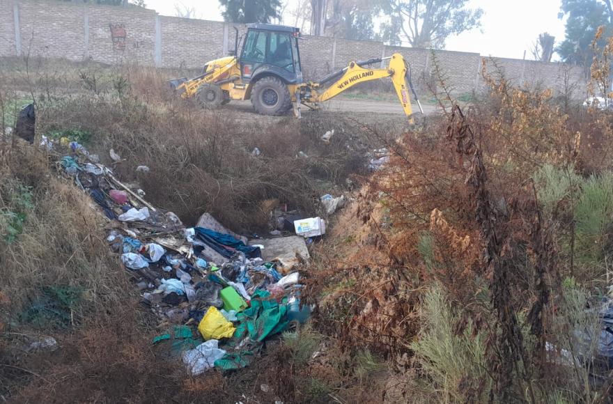 Desde el área de Servicios Públicos se solicita a los vecinos y vecinas no arrojar basura ni escombros en los desagües pluviales.