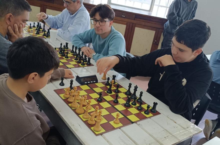 Ajedrez, pizzas y camarader&iacute;a en el Torneo de Partidas R&aacute;pidas de la UPAAC