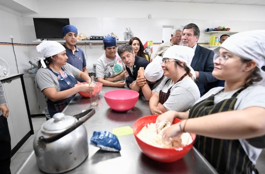  Kicillof recorrió este martes la Escuela de Educación Especial N° 5 en el municipio de Pergamino.