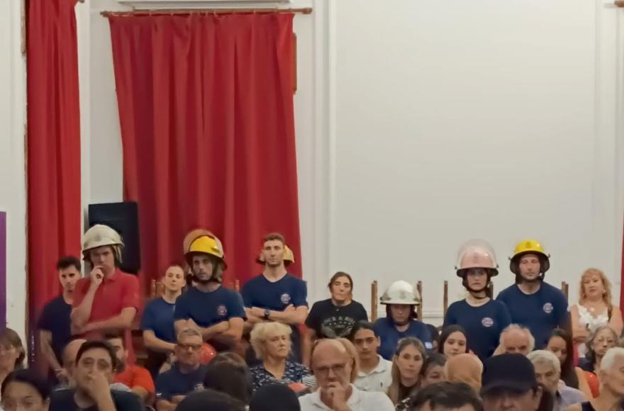 El despacho a bomberos se aprobó conformando solo al oficialismo.