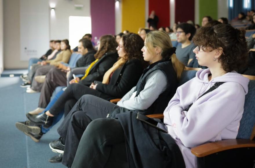 La importancia de las charlas obligatorias y el paso a paso para obtener la licencia de conducir