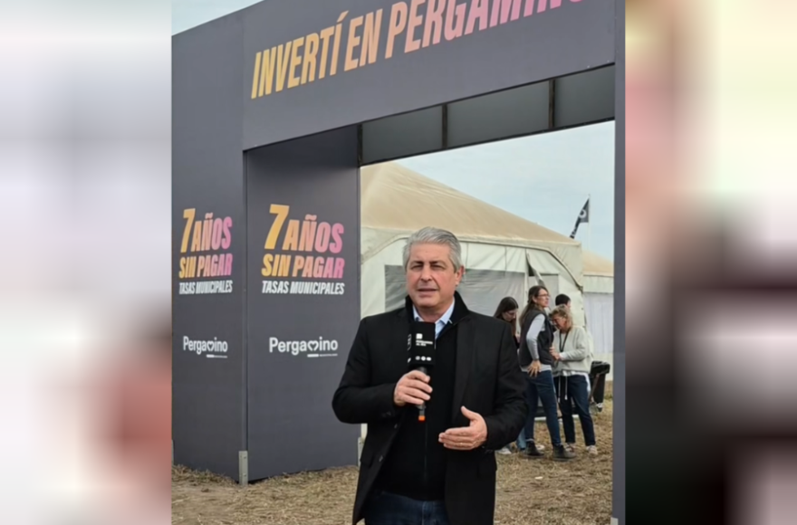 El intendente recorrió la feria.