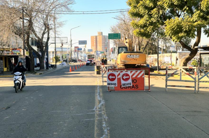 Obra de desagües pluviales sobre Avenida Irigoyen: recomiendan transitar por vías alternativas