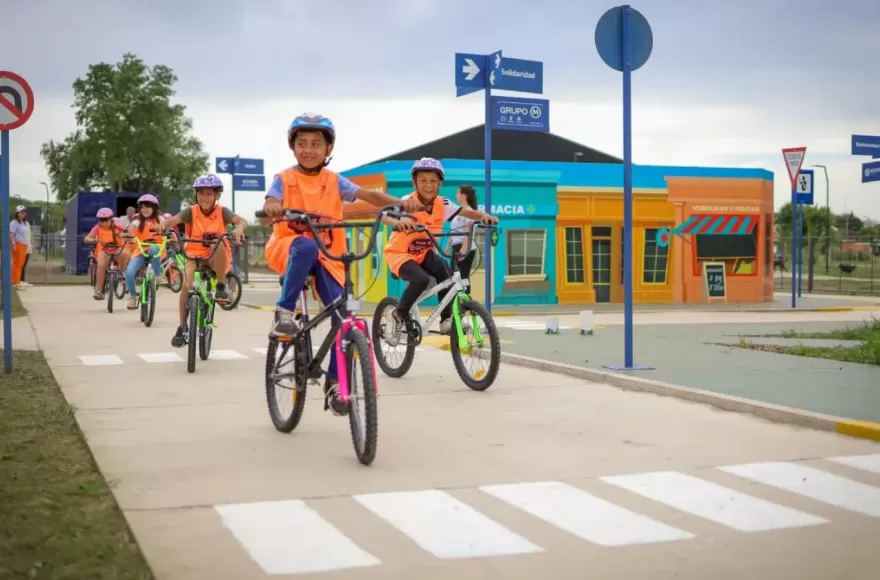 a propuesta incluirá actividades recreativas, juegos y espacios de aprendizaje destinados a niños de distintas edades.