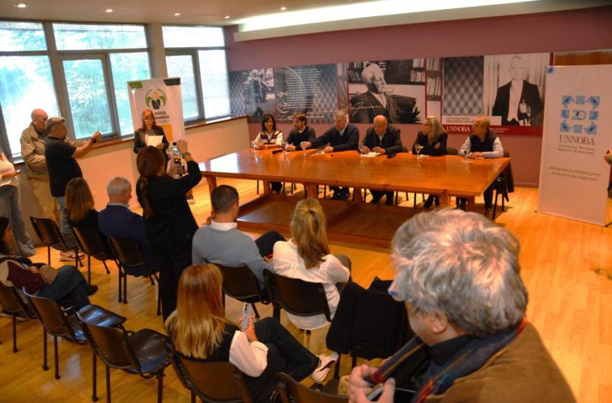 Conferencia de presentación.