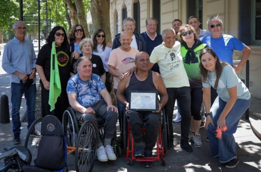 El atleta adaptado “Coco” Urbano visitó este mediodía el Palacio Municipal de Pergamino.