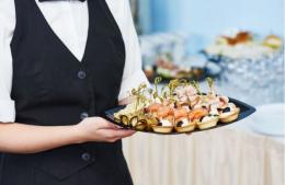 Capacitación para personal de salones de eventos y servicios de catering