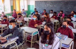 La primaria podría tener una hora más de clases por día