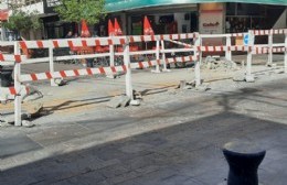 Bronca por la "interminable" obra en la peatonal