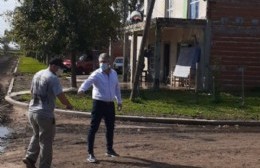 Martínez recorrió las obras de cordón cuneta en Barrio Otero