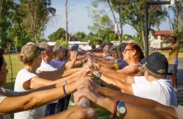 Gran movida de adultos mayores en el Parque Belgrano