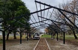 Toma forma la estructura para la Feria en Parque España
