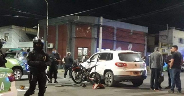 Murió joven de 20 años al chocar su moto contra un auto