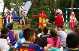 Los chicos de los CDC recibieron regalos y disfrutaron de juegos y de un show musical
