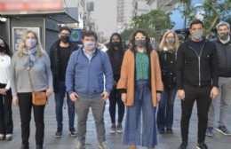 En plena campaña, Leticia Conti recorre comercios y barrios de la ciudad