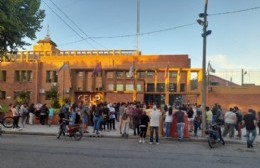 Vecinos autoconvocados marchan en rechazo a la mala prestación de la Cooperativa