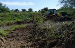 Limpieza de desagües pluviales en cinco barrios