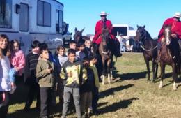 Una visita muy especial en la Escuela N° 34 del Paraje Buena Vista