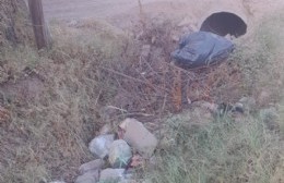 Piden a los vecinos no arrojar basura en los desagües pluviales