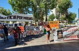 Frente a la Municipalidad piden que tiren abajo la iglesia abandonada donde se realizó el fatídico cumpleaños