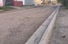 Obra de cordón cuneta en Barrio Cueto