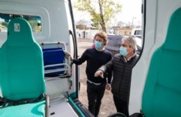 Martínez presentó una nueva ambulancia totalmente equipada para el SAME