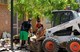 Tras la inundación, continúan trabajando las cuadrillas de limpieza