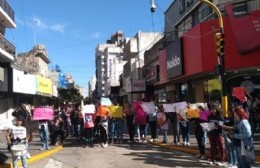 Continuaron las marchas por los presuntos abusos en el Colegio Industrial