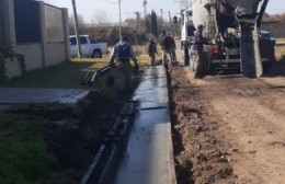 Avanza la obra de cordón cuneta en el Barrio Atahualpa Yupanqui