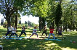Una maravillosa clase de yoga al aire libre