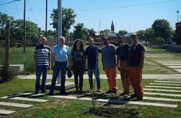 Excombatientes participaron de la reforestación del monumento en su honor