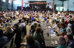 Más de mil adultos mayores celebraron el Día del Jubilado en el Club Centenario