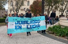 Jubilados y simpatizantes kirchneristas coinciden en la marcha