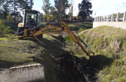 Limpieza de canal y desmalezamiento en el Arroyo Pergamino