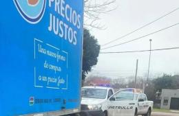 El municipio no permitió el ingreso del camión de pastas y lácteos a precios bajos