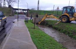 Intensos trabajos de limpieza de desagües pluviales