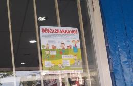 Saneamiento Ambiental continúa recorriendo los comercios para prevenir el dengue