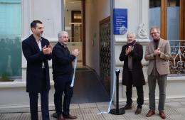 Martínez acompañó la inauguración de La Pequeña Familia