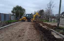 Obras de cord&oacute;n cuneta y asfalto en diferentes barrios