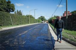 Martínez  recorrió la obra de pavimentación en el Barrio 25 de Mayo